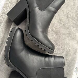 Soda Black Chunky Heeled Boots